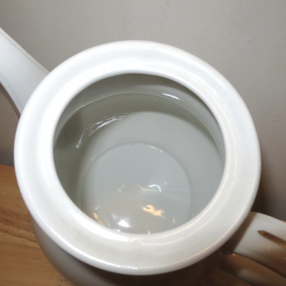 Vinttage Churchill Teapot Coffee Hotelware White 30 oz Porcelain 6.75" England - Picture 9 of 11